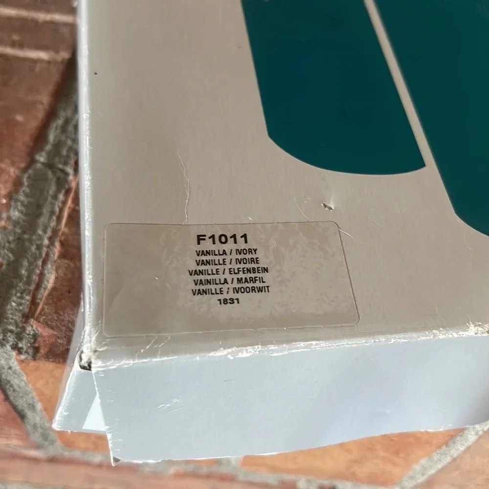 NIB PartyLite Vanilla Floater Candles